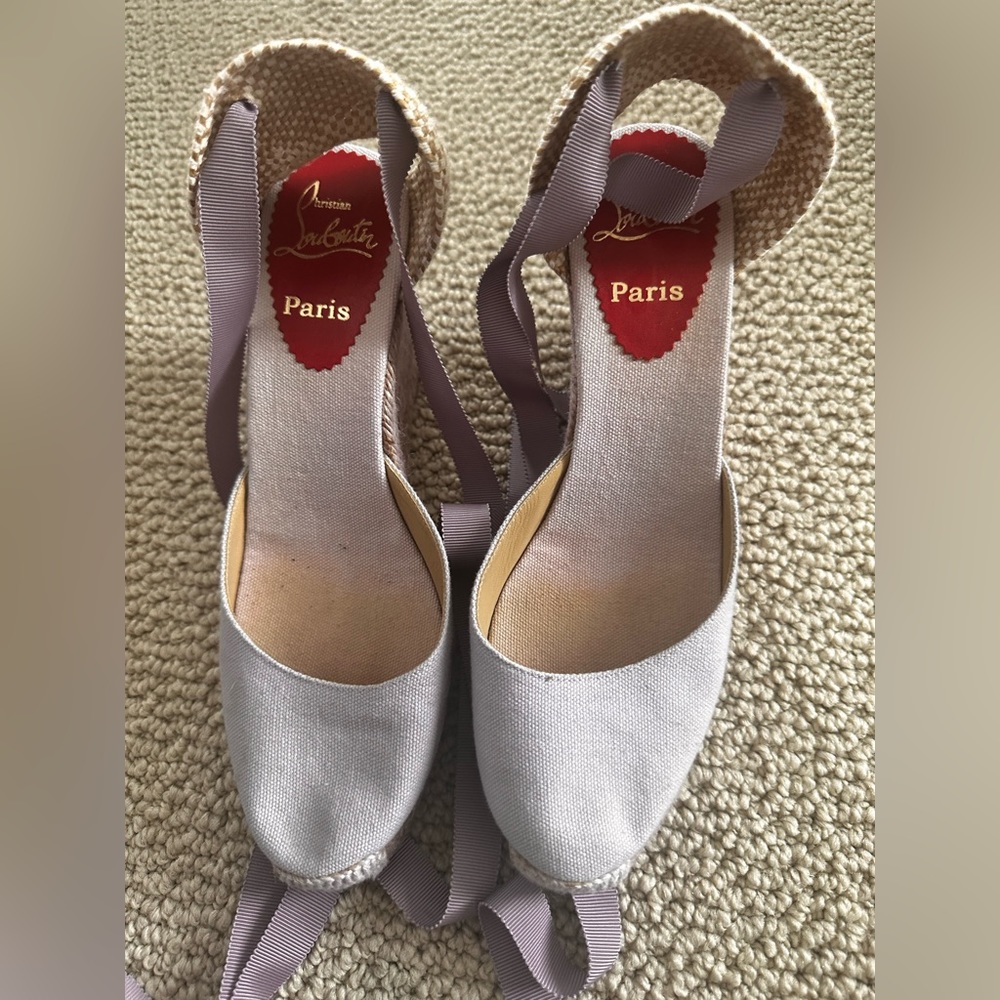 Light purple Louboutin espadrille size 39 fits like a 38